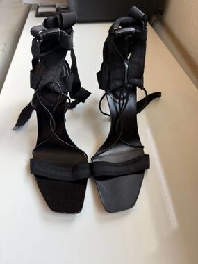Gucci Tom Ford Black Ribbon Lace-Up Ankle Tie Heels Size US 5.5 B